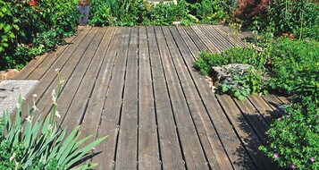 1 Holzterrasse aus Lrche, mehrere Jahre ohne Nachpflege
