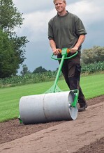Akku-Rasenwalze Mühsames Abwalzen war gestern, denn jetzt hat das junge Unternehmen Othmerding Maschinen- und Metallbau in Drensteinfurt-Rinkerode eine Rasenwalze mit Akkubetrieb zur Marktreife gebracht. „stroll“ heißt die laut Hersteller erst