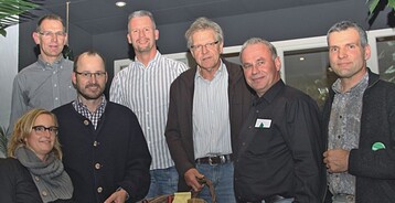 Albrecht Bhler (3. v. l.) und Wolfgang Weber (l.)