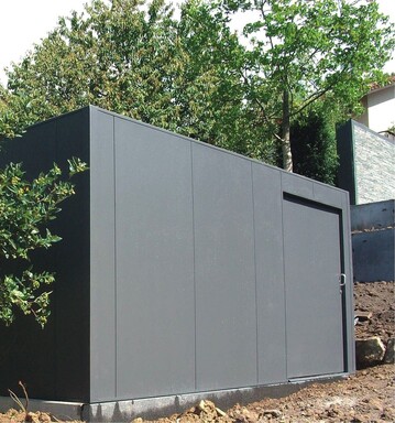 2 Das Design-Gartenhaus von FMH (siehe S. 20) gibt es in farbigem Stahl ... 