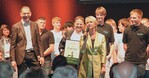 2 Der Sonderpreis ging an die Azubis von Weber aus Weissach. Links Wolfgang Weber, Andrea Müller vom SWR moderierte.