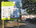 1 Mit einem professionellen Bauschild machte die Schule auf die Maßnahme aufmerksam