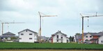 Der Wohnungsbau legt wieder zu, die Zahl der Baugenehmigungen ist gestiegen. Das ist auch für den GaLaBau eine gute Nachricht.