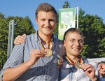 2 Beim Berufswettbewerb junger Gärtnerinnen und Gärtner ging Gold in der Stufe A an das Team aus Bayern (v. l.): Patrick Grüner und Jonas Maiwald von Garten Punzmann, Kirchendemerreuth.