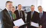 Kamen zur Vertragsunterzeichnung: Mannheims Oberbürgermeister Dr. Peter Kurz, Felicitas Kubala, Michael Schnellbach, DBG-Verwaltungsratschef August Forster und Jochen Sandner.