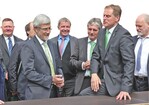 Sie öffneten morgens die Tore der Gartenschau (von links): Thomas Vohrer, Regierungspräsident Dr. Paul Beinhofer, Reiner Bierig, Geschäftsführer-Karl-Eugen Ebertshäuser, OB Richard Arnold und Prof. Hubert Möhrle.