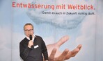 Entwässerung (hier: Hauraton-Geschäftsführer Marcus Reuter) war auf der IFAT in München ein großes Thema.