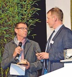 3 Pondy-Award-Gewinner bei den Naturpools: Maximilian Kolhöfer (l. mit Peter Petrich)