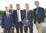 Dr. Klaus Müller-Beck, Prof. Dr. Bernd Lehmann, Prof. Martin Thieme-Hack, Dr. Harald Nonn, Prof. Dr. Andreas Bertram mit Vertrag