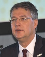 Auf dem Kongress „Grüne Infrastruktur“ in Essen stellte Staatssekretär Gunther Adler die Möglichkeit in Aussicht, das Weißbuch online zu kommentieren.