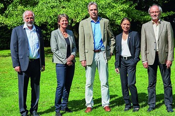 Im Bild das Prsidium der Hochschule Geisenheim. v. l. Prof. Dr. Otmar Lhnertz, Vizeprsident Lehre, Prof. Dr. Annette Reineke, Vizeprsidentin Forschung, Prsident Prof. Dr. Hans Reiner Schultz, Kanzlerin Marion Waldeck, MBA, und der ehemalige Vizeprsident Forschung Prof. Dr. Manfred Gromann.