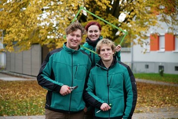 v.l.: Leon Eickenhorst, Elisabeth Keller und Niklas Mlheims geben in der neuen Kampagne Die Drei vom GaLaBau viele Einblicke in die Landschaftsgrtner-Ausbildung. 