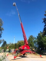 Herr Anschütz bei der Übernahme und ersten Fahrt mit dem DL30.