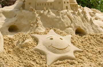 Frhling ist nicht nur Pflanzzeit, sondern fr die Jngsten unter uns auch endlich wieder Zeit, um Spiel und Spa im Sandkasten zu erleben. Mit einem natrlichen Produkt wie dem Dolobeach Strand- und Spielsand der Gregor Ziegler GmbH ist Spielen, Schaufeln, Baggern und Bauen ohne Reue mglich.