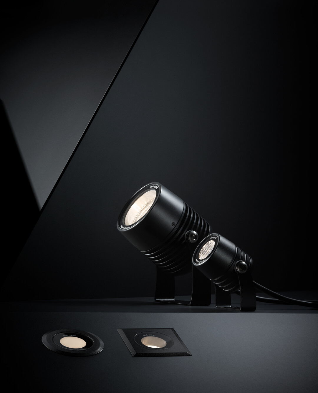 Die neue Leuchtenlinie black series von dot-spot in V4A Edelstahl schwarz.