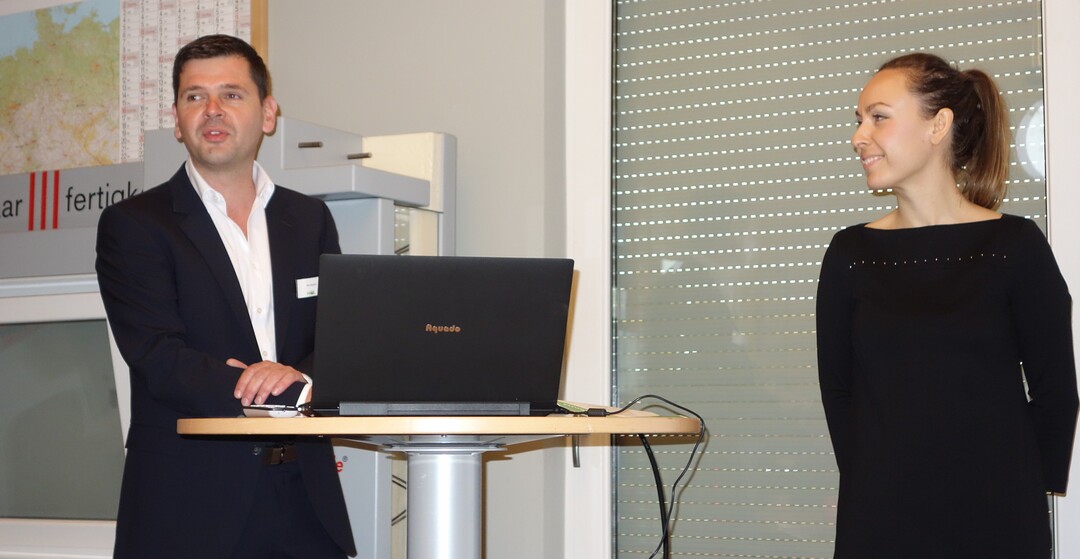 Mark Biesalski, Geschftsfhrer der glatthaar-technology gmbh & co. kg und Zorana Djuric vom Karlsruher Institut fr Technologie (KIT)
