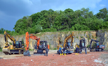 Die fnf Kandidaten des groen eberle-hald Baggertests: von links CAT M318F, Hitachi ZX170W, Liebherr A 916, Volvo EW160E, Atlas 160W.