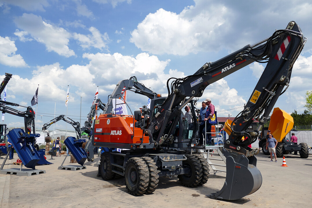 Die eberle-hald Leistungsschau präsentierte jede Kategorie von Baumaschinen, darunter diesen 16-Tonner-Mobilbagger von Atlas.