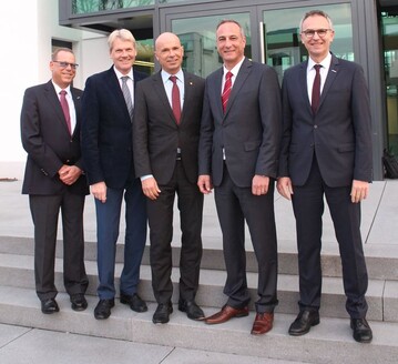 Der knftige Vorsitzende der EUROBAUSTOFF Geschftsfhrung, Dr. Eckard Kern (2.v.r.), mit dem Aufsichtsratsvorsitzenden Boy Meesenburg (M.) und den Geschftsfhrern Hartmut Mller (r.), Ulrich Wolf (2.v.l.) sowie Jrg Hoffmann (l.). 