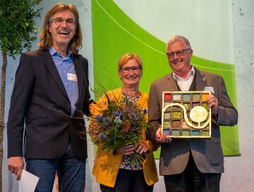 Auf der Mitgliederversammlung des Verbands Garten-, Landschafts- und Sportplatzbau Baden-Wrttemberg e.V., die gestern in Karlsruhe stattfand, wurden die die neuesten Branchendaten verffentlicht sowie Vorstandswahlen durchgefhrt.