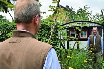 Der Unternehmer Jan Eskildsen liebt das Spiel mit Spiegeln und Bildern, auch in seinem Schaugarten.