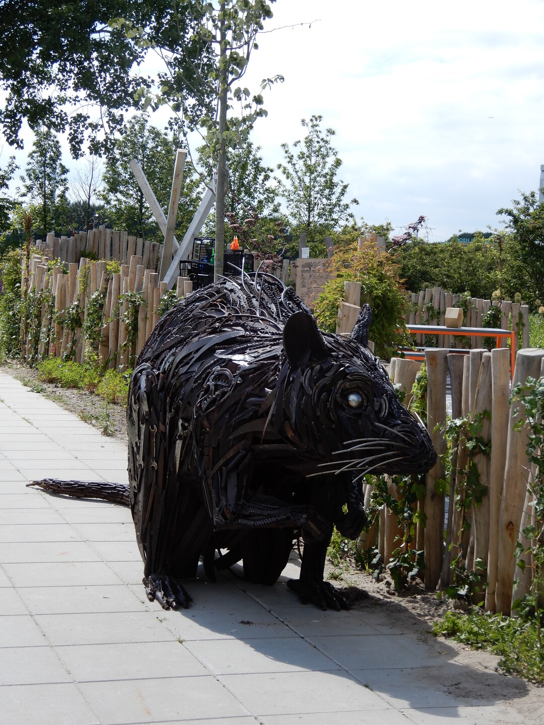 Ratte aus altem Werkzeug