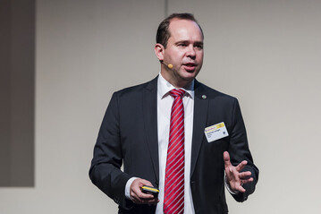 Johannes Lensges, Bereichsleiter Vertrieb, machte in seinem Vortrag die Vorteile der Spezialisierung 2.1 deutlich. 