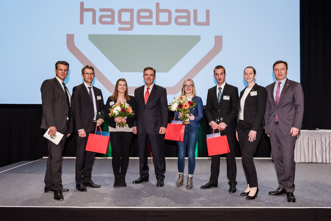 Wurden im Rahmen des FORUMs geehrt: die sechs besten Auszubildenden der hagebau Fachhändler und deren Ausbilder.