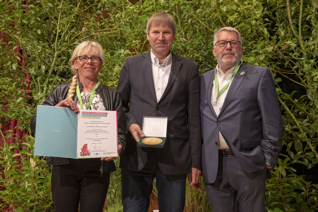 Die Große Goldmedaille der Deutschen Bundesgartenschau Gesellschaft mbH ging an die die Fichter Garten- und Landschaftsbau GmbH.