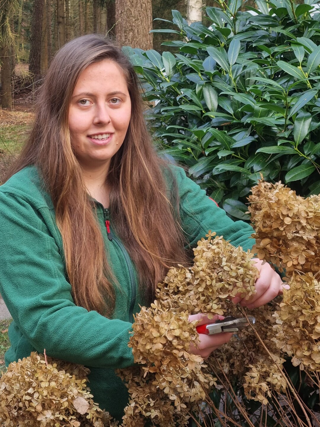 Ich habe meinen Traumberuf gefunden!

Sehr guter Abschluss, sowohl bei der Ausbildung zur Landschaftsgrtnerin als auch fr die Meisterin: Durch ihre berdurchschnittlichen Leistungen hatte sich Mariella Morrone schon in der Zwischenprfung zur Landschaftsgrtnerin fr die Talentschmiede 2017 des VGL Niedersachsen/Bremen qualifiziert. Zudem engagiert sich die junge Bauleiterin als Botschafterin fr ihren Beruf  zum Beispiel auf der Job4u-Messe in Oldenburg 2021. Denn sie mchte junge Erwachsene mit ihrer Begeisterung fr den Beruf anstecken.