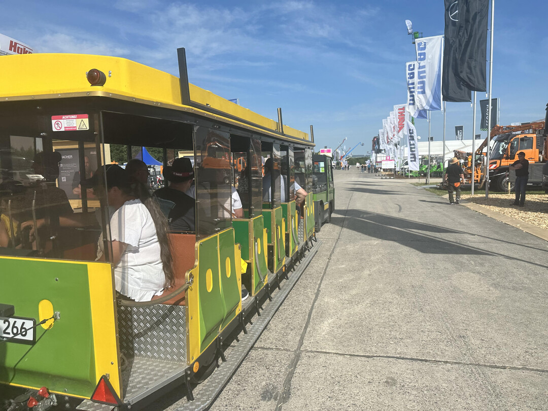 Mit dem demopark-Express kommen auch Fufaule berall hin.