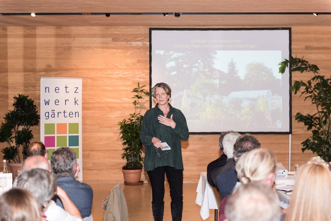 Gabriella Pape von der Kniglichen Gartenakademie Berlin betonte die berragende Bedeutung einer soliden Pflanzenkenntnis.