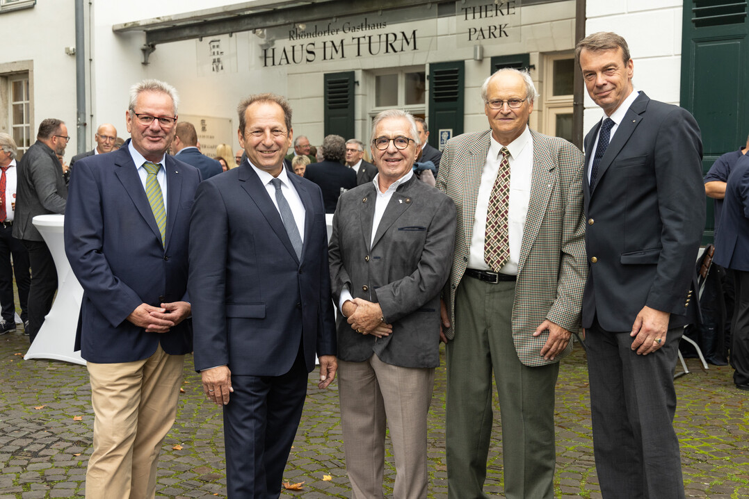 Ein Foto, fnf BGL-Prsidenten (von links): August Forster, Thomas Banzhaf, Werner Ksters, Hans-Jrgen Redeker und Lutze von Wurmb