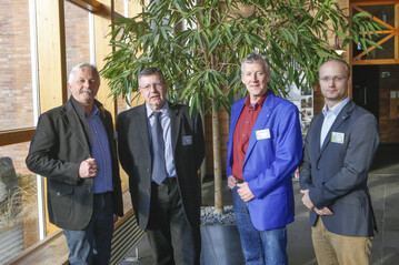 Mit Piet Werland (v. l.), Dr. rer. nat Michael Flemming und Wolf Meyer-Ricks konnte Karl Jnike vom Verband Garten-, Landschafts- und Sportplatzbau NRW drei praxiserfahrene Referenten zur Fachtagung in Mnster-Wolbeck begren.