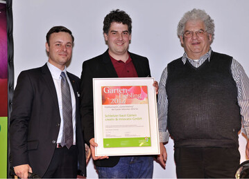 v. l.: Jrgen Backof, Projektleiter der Garten Mnchen, Alexander Jehle, Junior-Chef, und Wendelin Jehle, Senior-Chef von Schleitzer baut Grten).