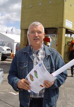 „Es ist super, so eine Messe in der Umgebung zu haben, da ist ein Besuch einfach Pflicht“, meinte Gerald Henne. Für seinen Betrieb sind Investitionen in der Mähtechnik und Holzzerkleinerungstechnik geplant. Den Messebesuch nutzt er für eine erste Sichtung der Firmen und Angebote.