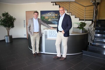 Die Geschftsfhrer Manfred und Harald Ausmeier fhren den neuen Komatsu-Partner BRR Baumaschinen Rhein-Ruhr GmbH in Herne.