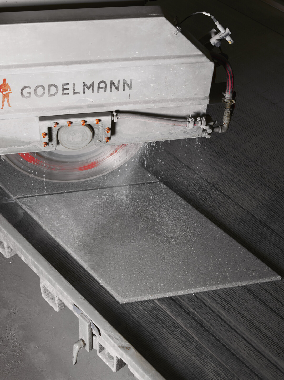 Produktion der GDM.AWA Architekturbeton-Fliesen von Godelmann