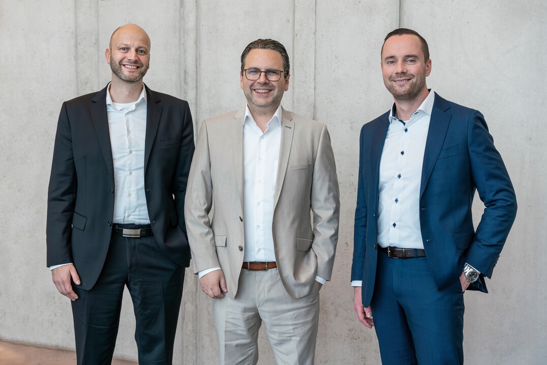 (v.l.n.r.) Sven Fiebelkorn, Verkaufsleiter Garten & Forst Region DACH, René Pander, Divisionsleiter Garten & Forst, Hendrik Müller, Divisionsleiter Produktmanagement Garten & Forst