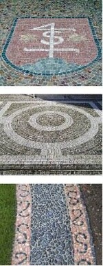 Feine Pflasterarbeiten: Familienwappen im Eingangsbereich, Ornament aus zwei Sorten Kleinstein in einer Hofeinfahrt und „Rasenkante“ als Mosaik aus Kieseln unterschiedlicher Färbung