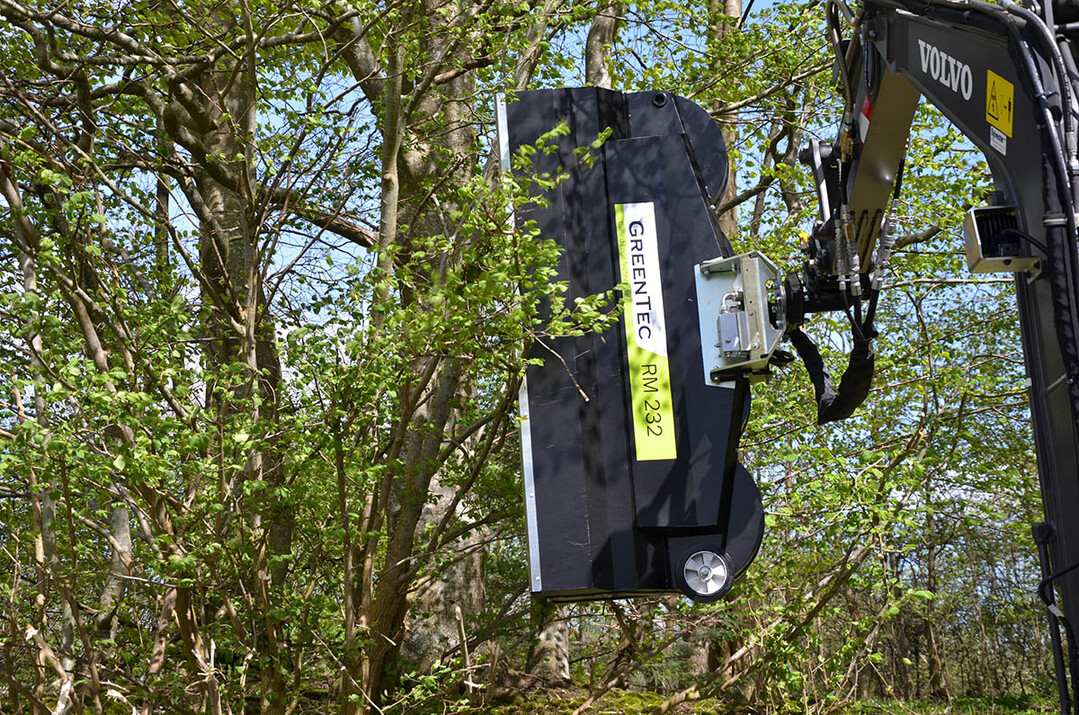 Heckenmulcher RM von GREENTEC an Bagger
