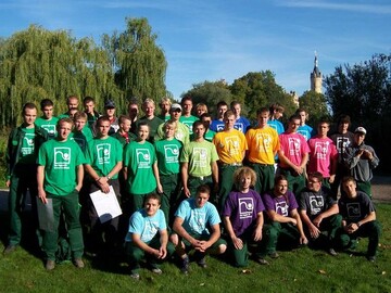36 junge, engagierte Landschaftsgrtner traten vor
herrschaftliche Kulisse in Schwerin in zweier Teams gegeneinander an um den
Bundes- und internationalen Sieger auszumachen