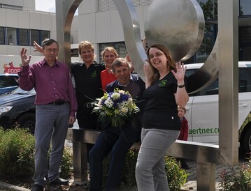 30 Jahre im Dienst fr Grn: Die Geschftsstellenmitarbeiter des GaLaBau Unternehmerverbandes in Klipphausen um Geschftsfhrer Horst Bergmann (Mitte).