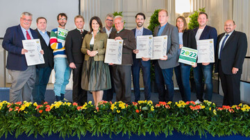 Gruppenfoto der Preistrger mit
der Agrarministerin Michaela Kaniber