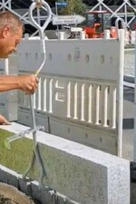 Maschinenbau Harder hat für die Bauindustrie ein Hebegerät für die einfache und gesundheitsschonende Versetzung von Bord-, Randsteinen etc. entwickelt.