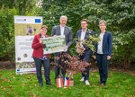 „Natur im Garten“ Geschäftsführerin Christa Lackner, NÖ-Landesrat Martin Eichtinger, Wiener Stadtrat Jürgen Czernohorszky und Bioforschung-Austria Institutsleiterin Dr. Eva Erhart präsentieren das neue Online-Tool „Heckennavigator“ für eine umweltfreundliche Pflanzenauswahl.