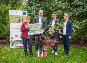 Natur im Garten Geschftsfhrerin Christa Lackner, N-Landesrat Martin Eichtinger, Wiener Stadtrat Jrgen Czernohorszky und Bioforschung-Austria Institutsleiterin Dr. Eva Erhart prsentieren das neue Online-Tool Heckennavigator fr eine umweltfreundliche Pflanzenauswahl. 