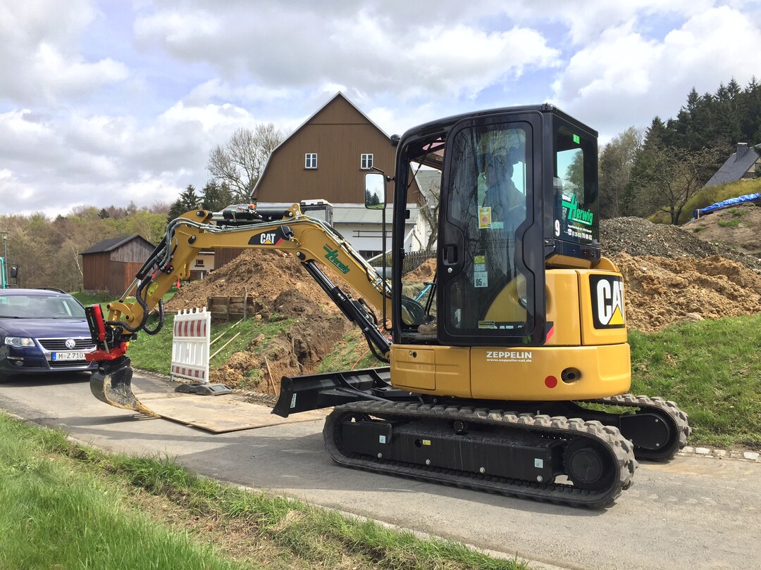 Die Einsatzmöglichkeiten eines Baggers werden durch einen Rototilt Schwenkrotator deutlich erweitert.