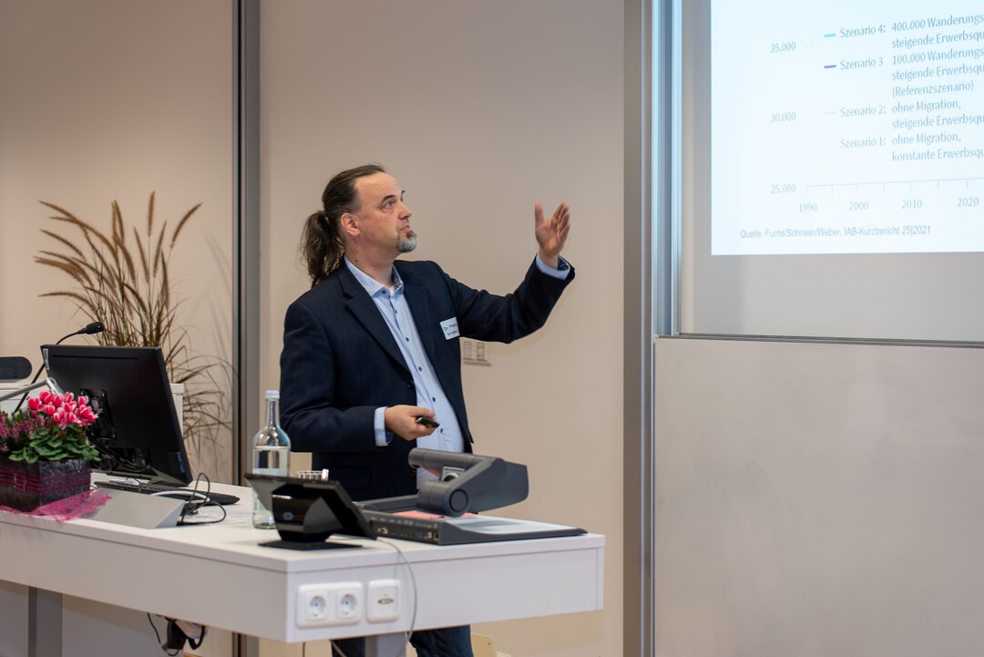 Dr. Martin Wrobel vom Institut fr Arbeitsmarkt und Berufsforschung hielt den Key-Note-Vortrag in der Sektion Landschaftsarchitektur.