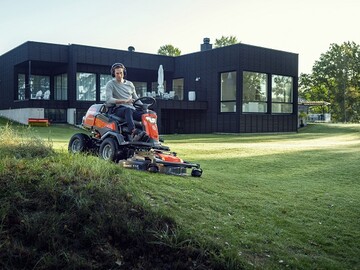 Mit seinen zahlreichen Extras ist der innovative 420TsX AWD Allrad-Rider von Husqvarna ein Aufsitzer der Extraklasse fr alle anspruchsvollen Immobilienbesitzer und Gartenbau-Profis.